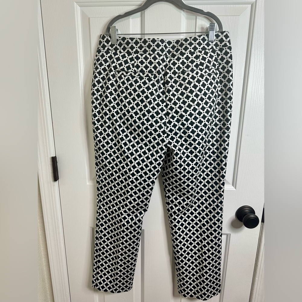 Dana Buchman Black and White Patterned Pants, Size 8 - Picture 6 of 10
